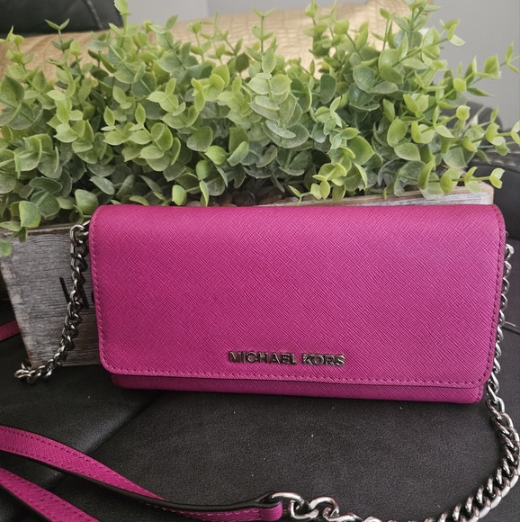 Michael Kors Pink Clutch Wristlet - Picture 1 of 3